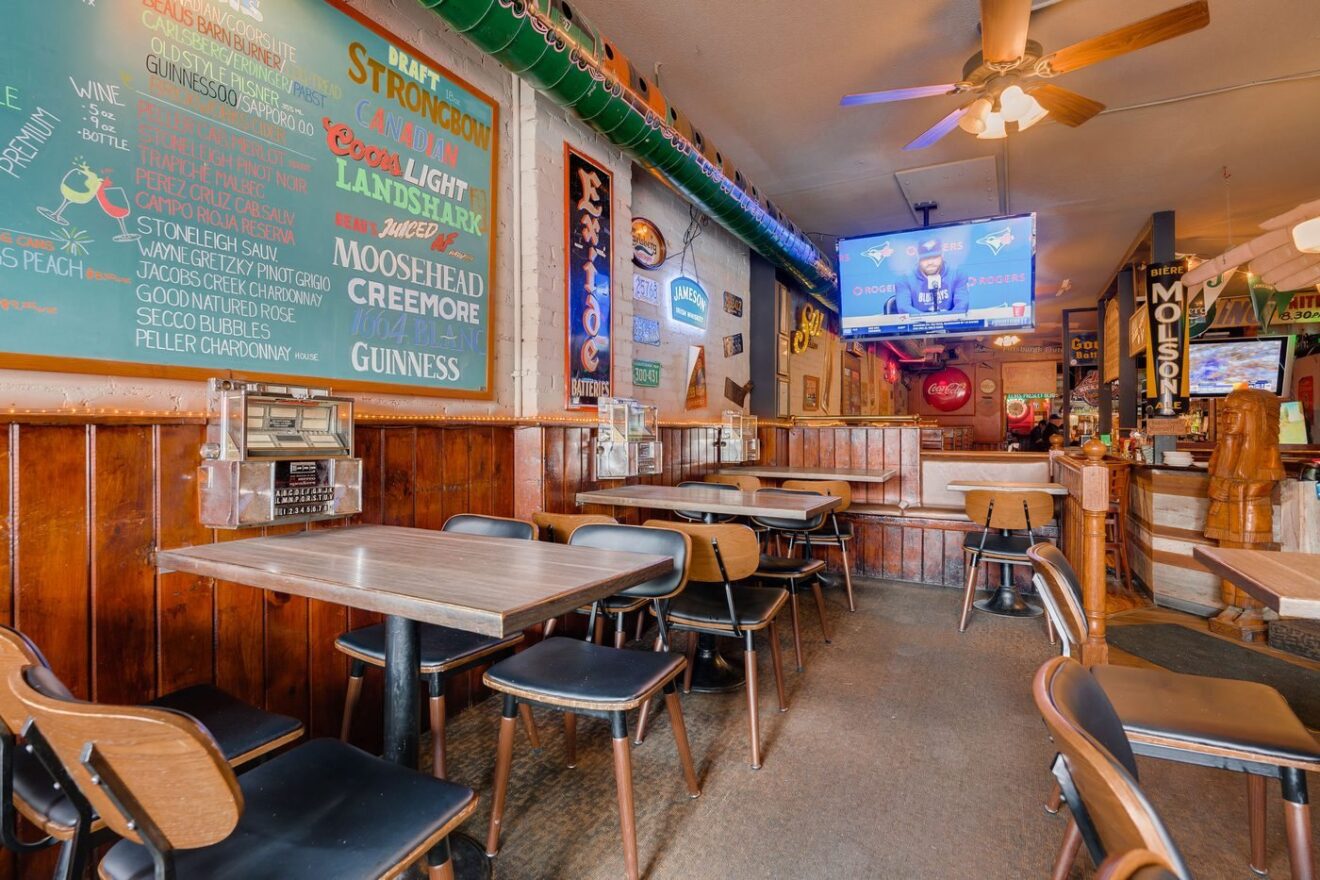 Gabby's Roadhouse dining room and bar