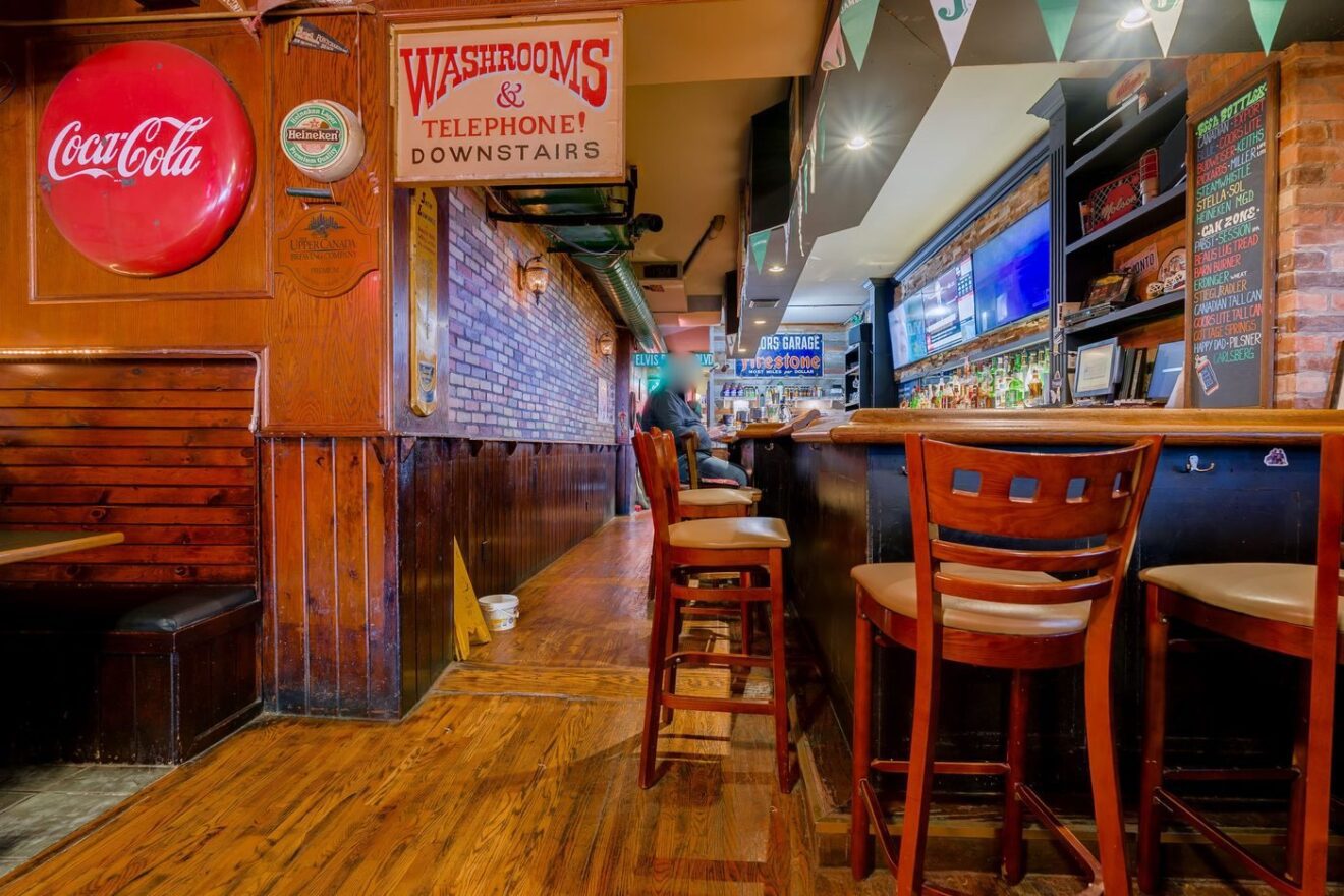 Gabby's Roadhouse full bar and seating