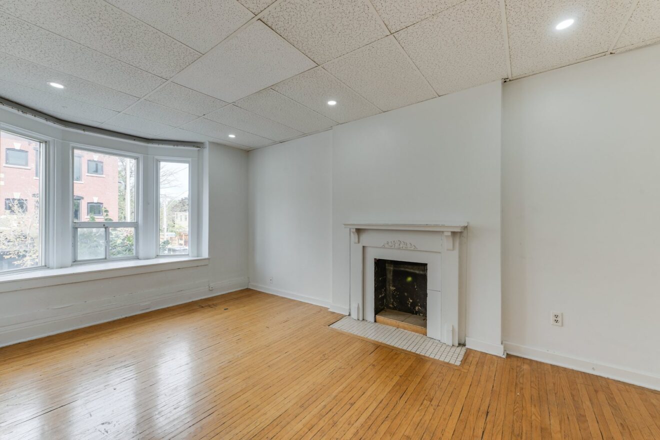 Second-floor four-bedroom apartment