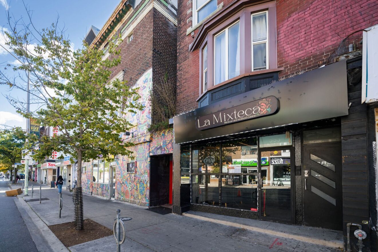 Storefront of 533 Bloor St W in the Annex, Toronto