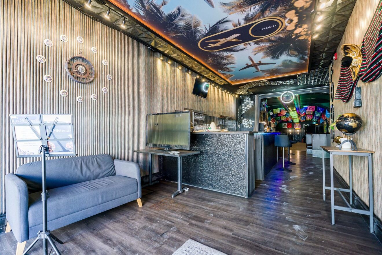 Front room and service bar at 533 Bloor St W